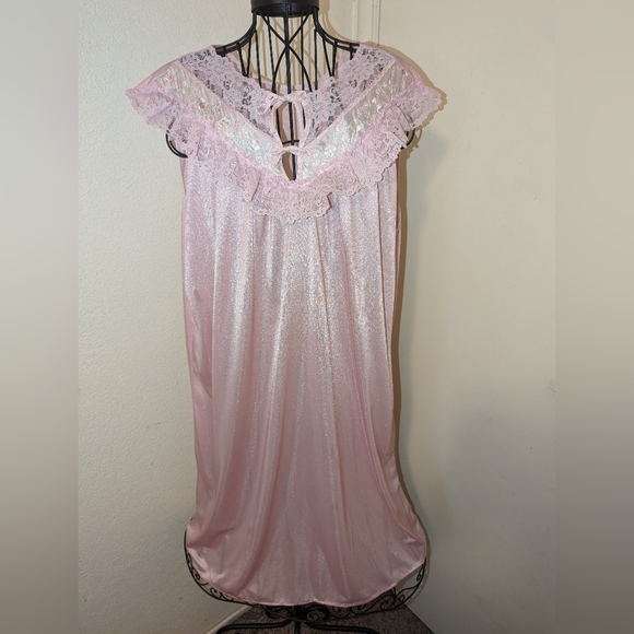 Vintage Frilly Pink Nightgown - Picture 7 of 10